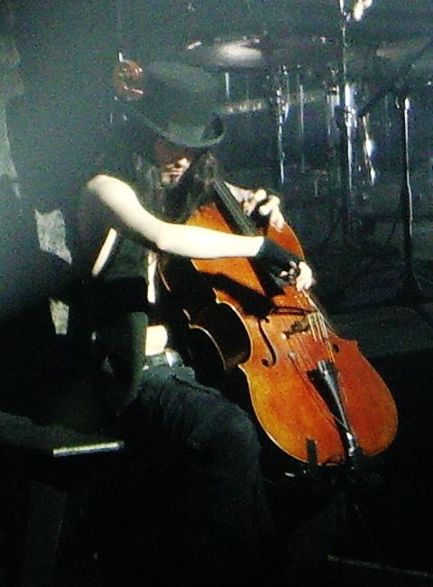 Image: 071211--apocalyptica/web/apocalyptica05.jpg